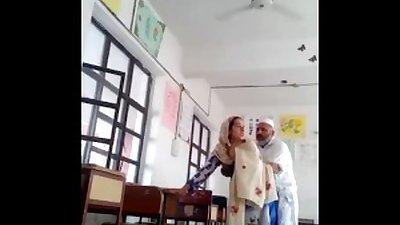 Desi school peon fuck teacher Bhabhi in classroom